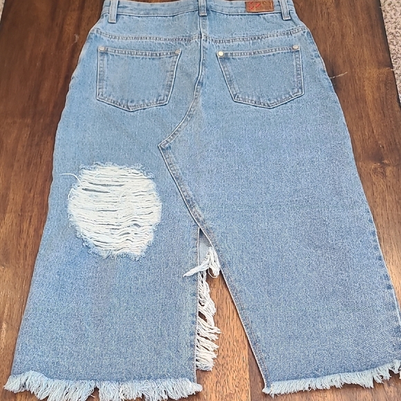 POL Asymmetrical Denim Skirt with Distressed Details - Picture 6 of 7